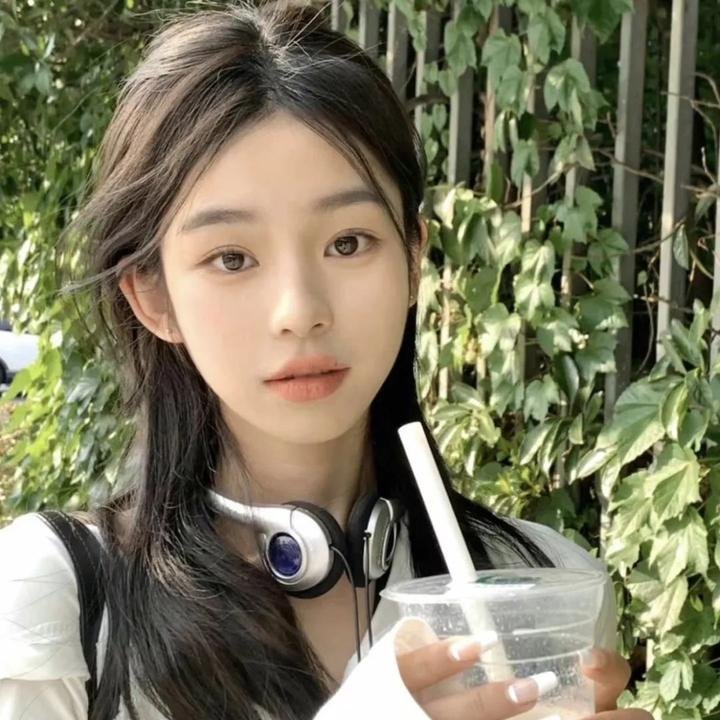 哈啰,我叫朵莉丝